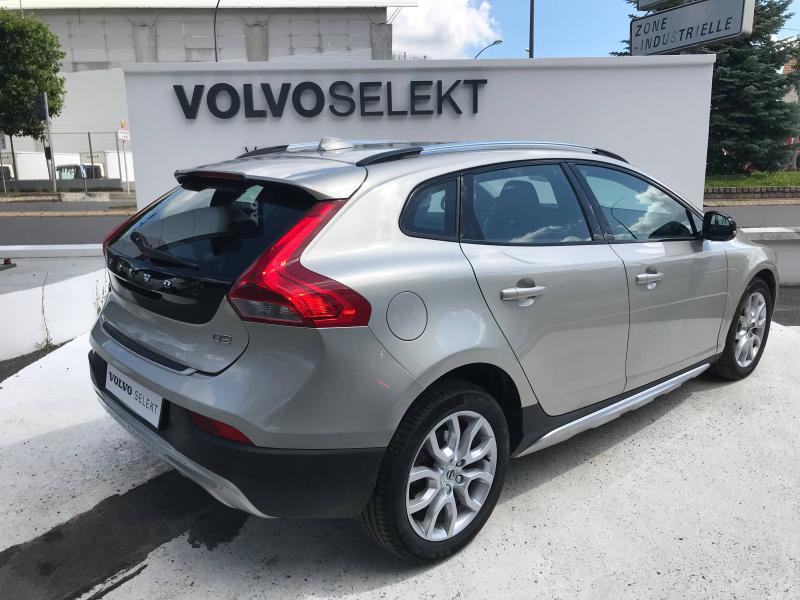 VOLVO V40 Cross Country D2 120ch Luxe Geartronic Elysée
